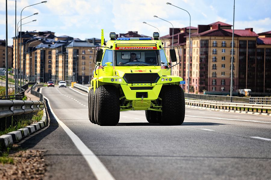 Вездеход скорой медицинской помощи модели ШАМАН-М